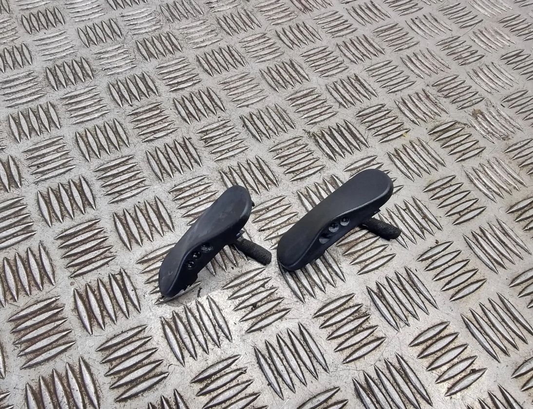 AUDI A1 8X (2010-2020) Dysza do szyby przedniej 8x0955987,8x0955988 24822297