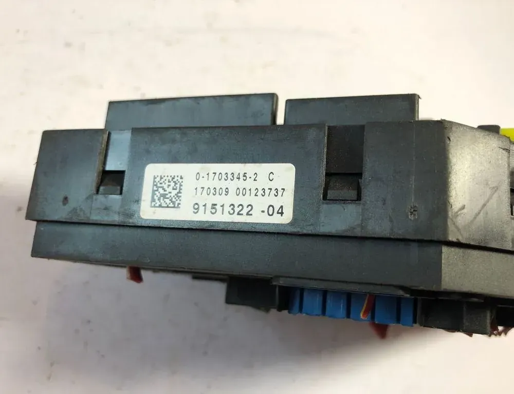 BMW 7 Series F01/F02 (2008-2015) Skrzynka bezpiecznikowa 9151322 34165983