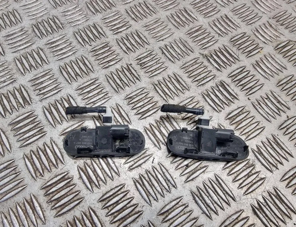 AUDI A1 8X (2010-2020) Dysza do szyby przedniej 8x0955987 33489466