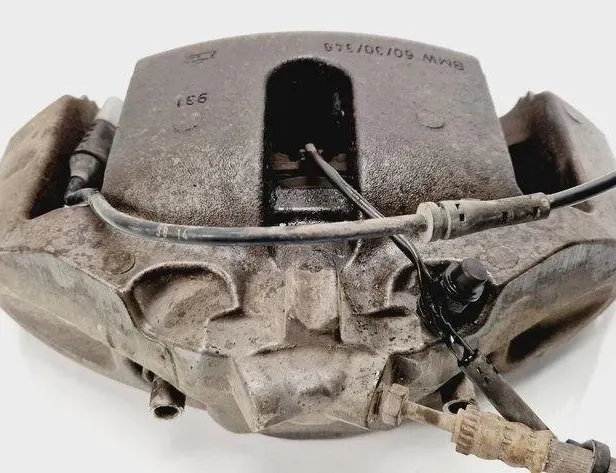 BMW 5 Series F10/F11 (2009-2017) Zacisk hamulca przedniego lewego 6030348 32281145