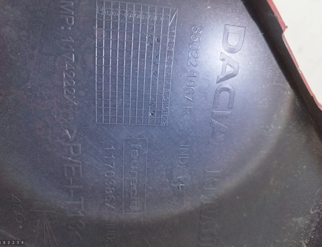 RENAULT 800 Series 1 generation (1986-1999) Środkowa część tylnego zderzaka 850221967r 28630457