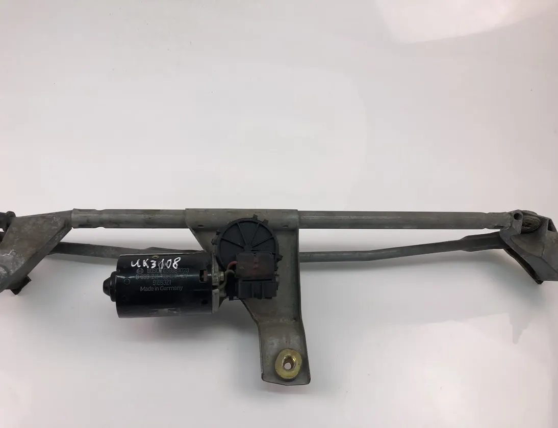 VOLVO V70 2 generation (2000-2008) Wiper motor 0390241133,9169321 23926257