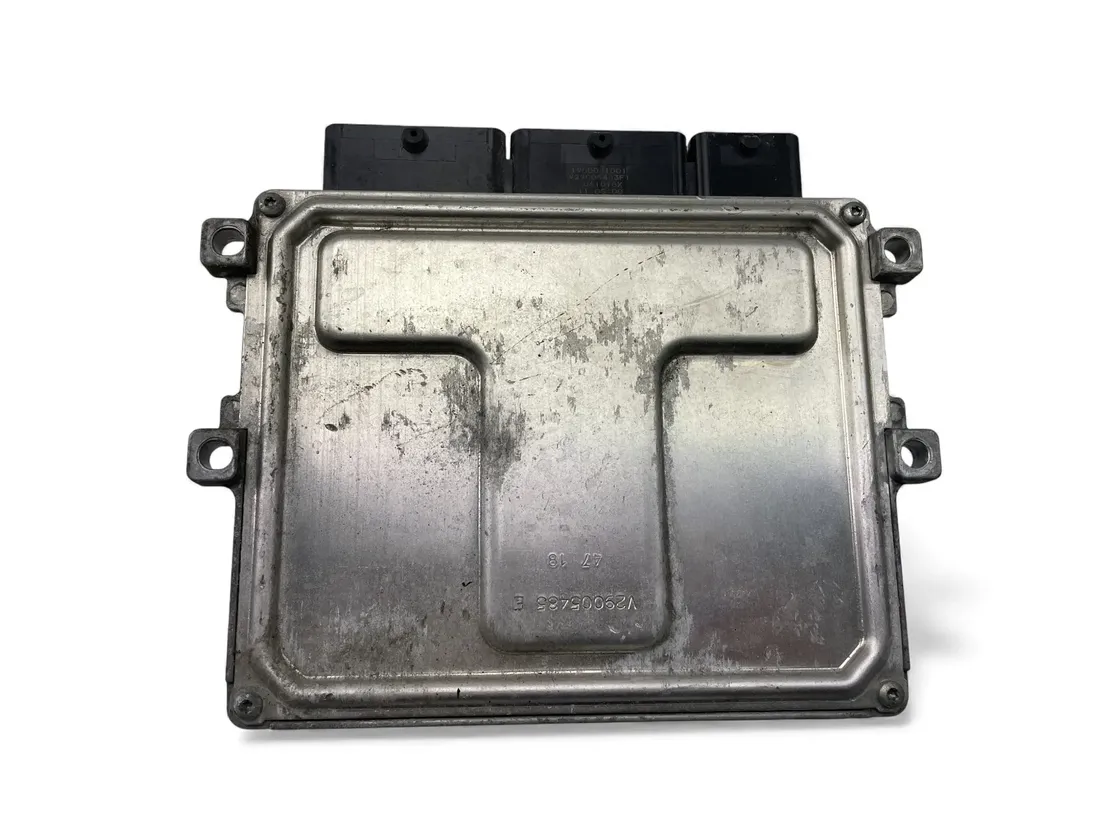 RENAULT Clio 4 generation (2012-2020) Jednostka sterująca silnika ECU 237102982S,237105499R 33100388