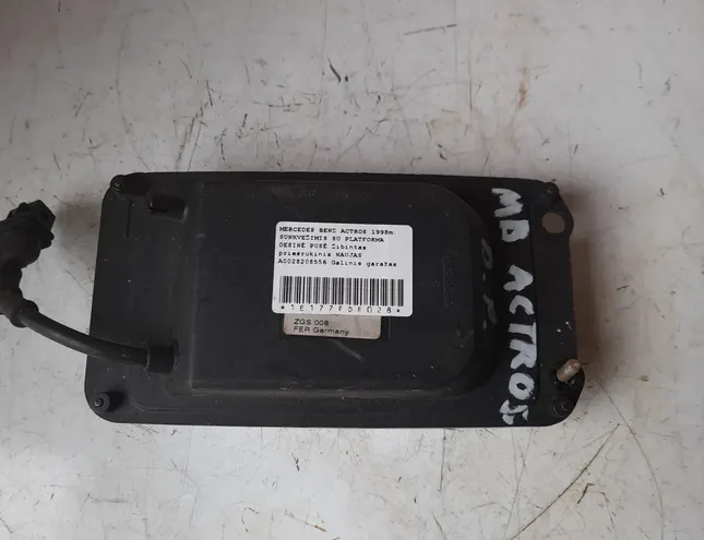 MERCEDES-BENZ ACTROS (1996-2002) Przednie prawe światło przeciwmgielne A0028208556 14704158