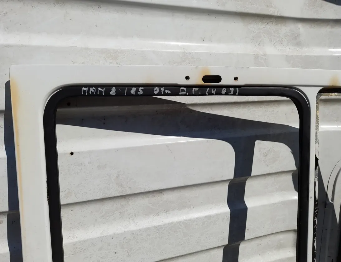 MAN L 2000 (1993-present) Przednie prawe drzwi 85626004002,85.62600-4002 25946021