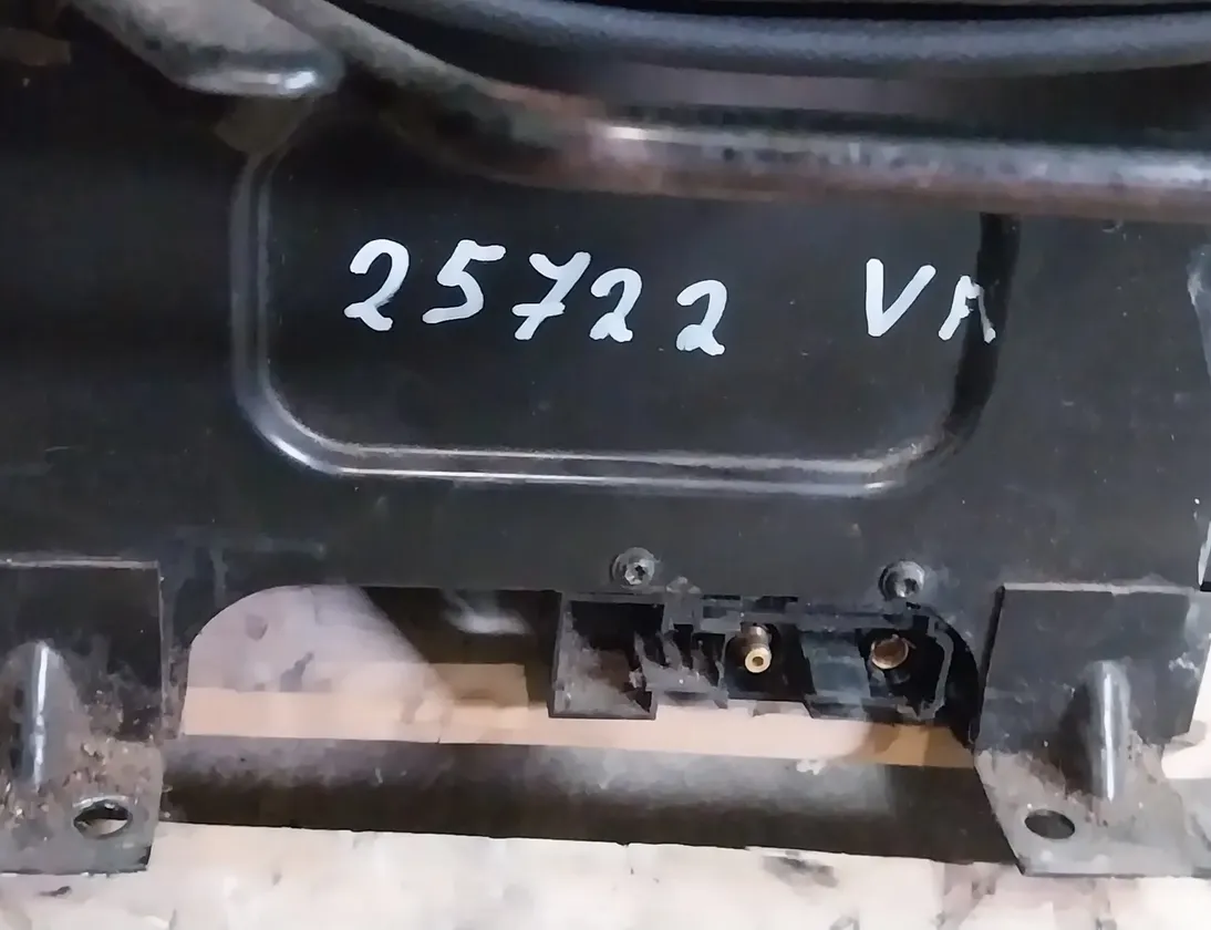 MERCEDES-BENZ ACTROS MP4 (2011-present) Przednie lewe siedzenie A9609104701,A0029107730,A0009102233,A0048607385,A0009703630,A0028606269,A0009703530,A0009106118,A9609104701 30390634