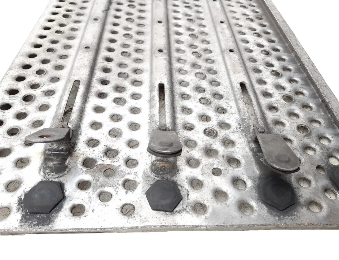 MERCEDES-BENZ ACTROS MP4 (2011-present) Wykończenie ramy aluminiowej 9605233501,A9605233501,A9605233501 31246893