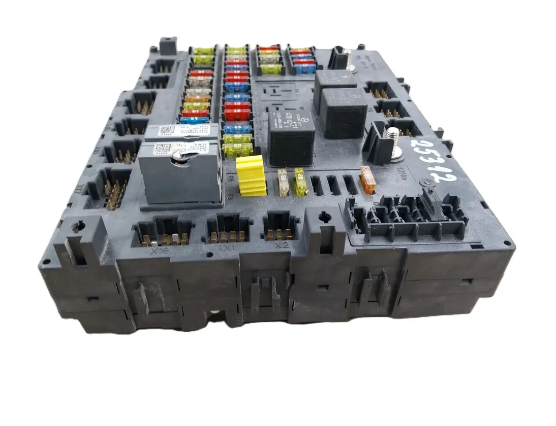 MERCEDES-BENZ ACTROS MP4 (2011-present) Skrzynka bezpiecznikowa A0014466158,A0014466158,0014466158,A2C90303001 33572185