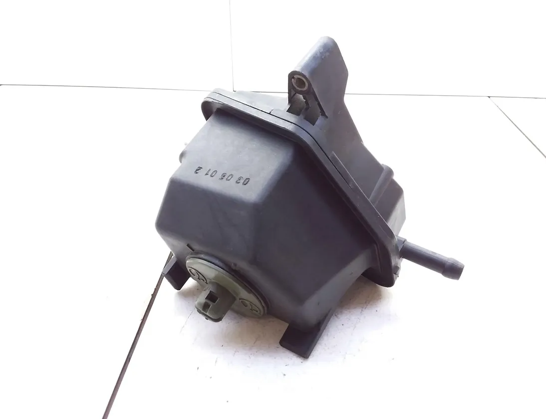 VOLKSWAGEN Golf 5 generation (2003-2009) Zbiornik pompy wspomagania układu kierowniczego 1J0422371C 20326525