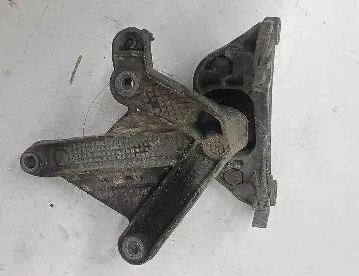 RENAULT Megane 2 generation (2002-2012) Gearbox Mount Bracket 8200457080,8200043084 25911063