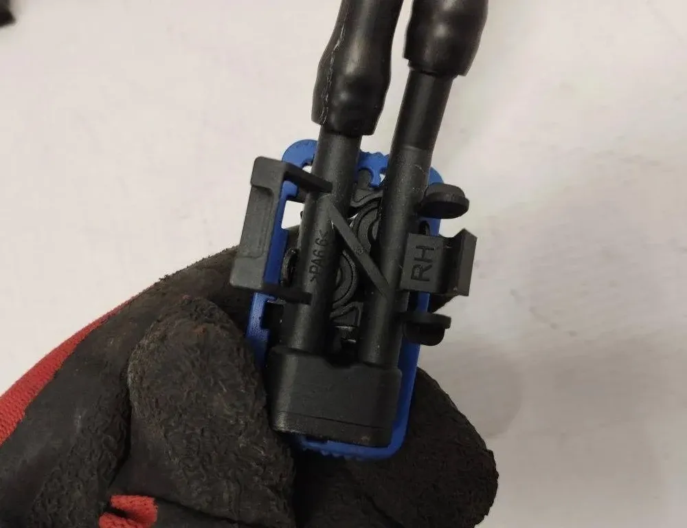 MERCEDES-BENZ E-Class W211/S211 (2002-2009) Dysza do szyby przedniej 32196528