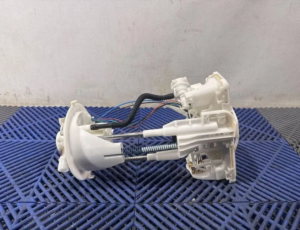 TOYOTA C-HR 1 generation (2016-2023) W Zbiornikowej Pompie Paliwa 77020F4010 34791353