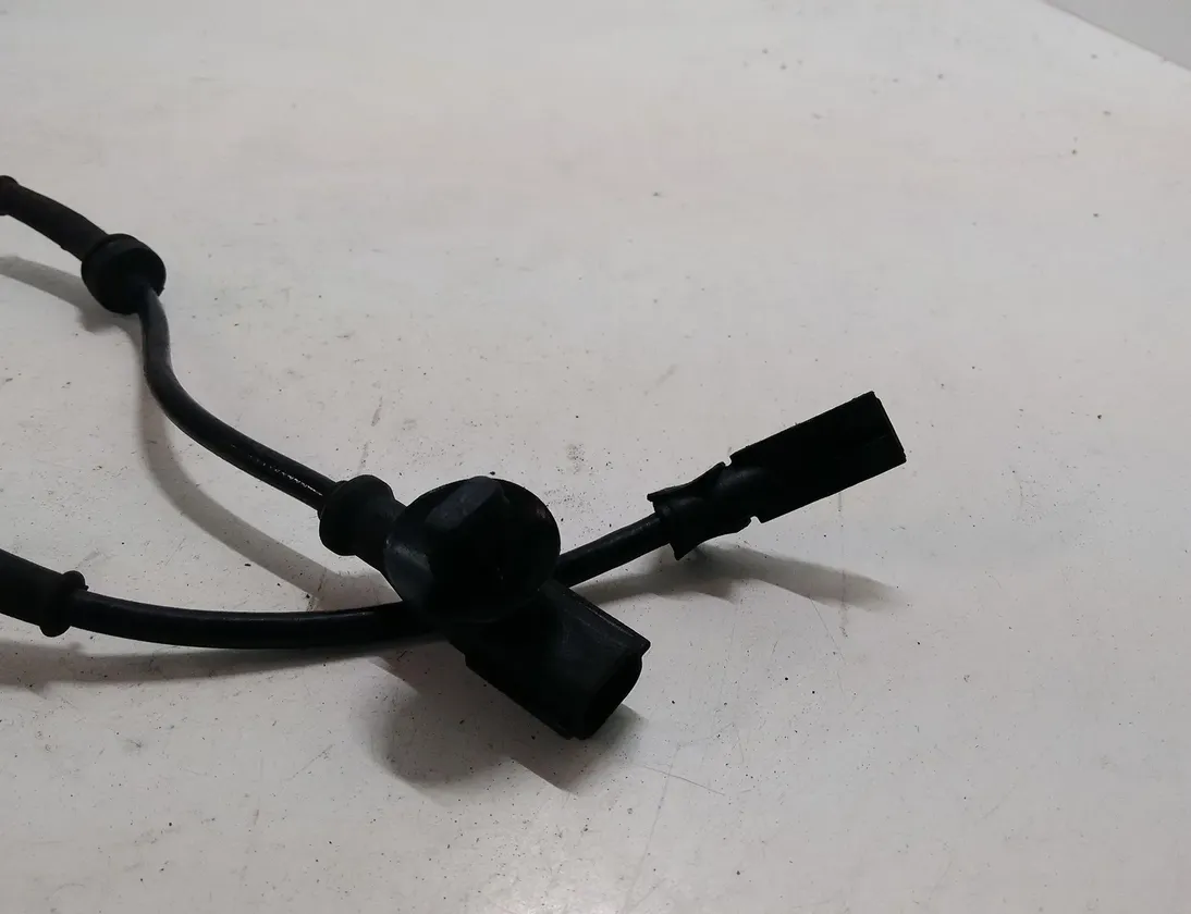 RENAULT Clio 3 generation (2005-2012) Front Right ABS Sensor 0265007742,8200419177 28404827