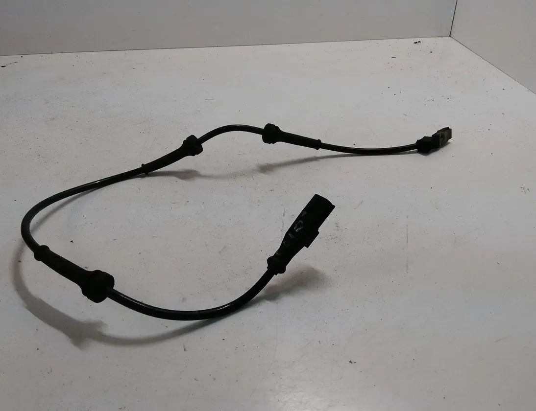 RENAULT Clio 3 generation (2005-2012) Front Right ABS Sensor 0265007742,8200419177 28421857