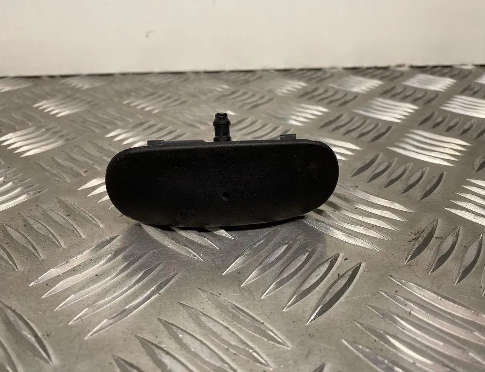 AUDI A1 8X (2010-2020) Dysza do szyby przedniej 8X0955988E 30953508