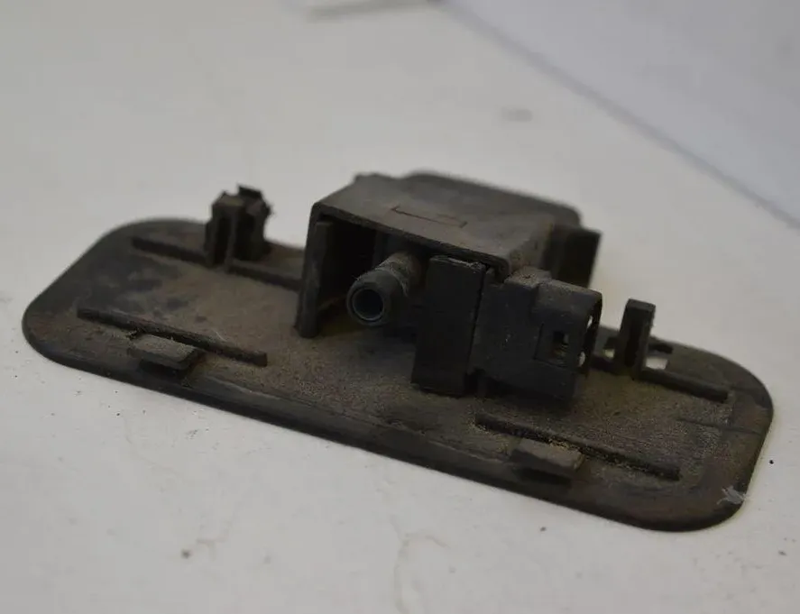 MERCEDES-BENZ E-Class W211/S211 (2002-2009) Dysza do szyby przedniej 2108602047 31903241