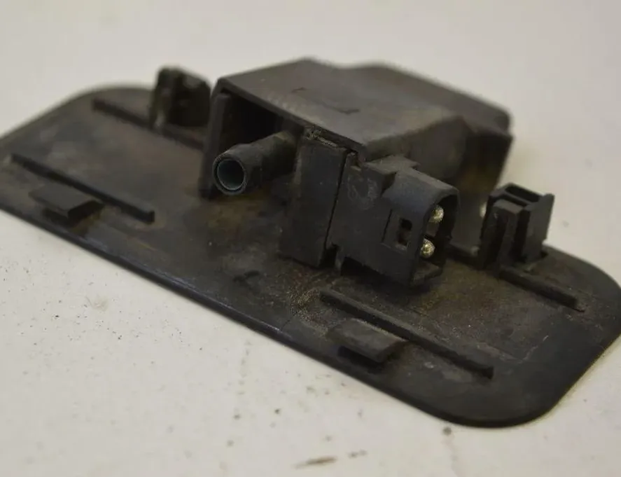 MERCEDES-BENZ E-Class W211/S211 (2002-2009) Dysza do szyby przedniej 2108602047 31903242