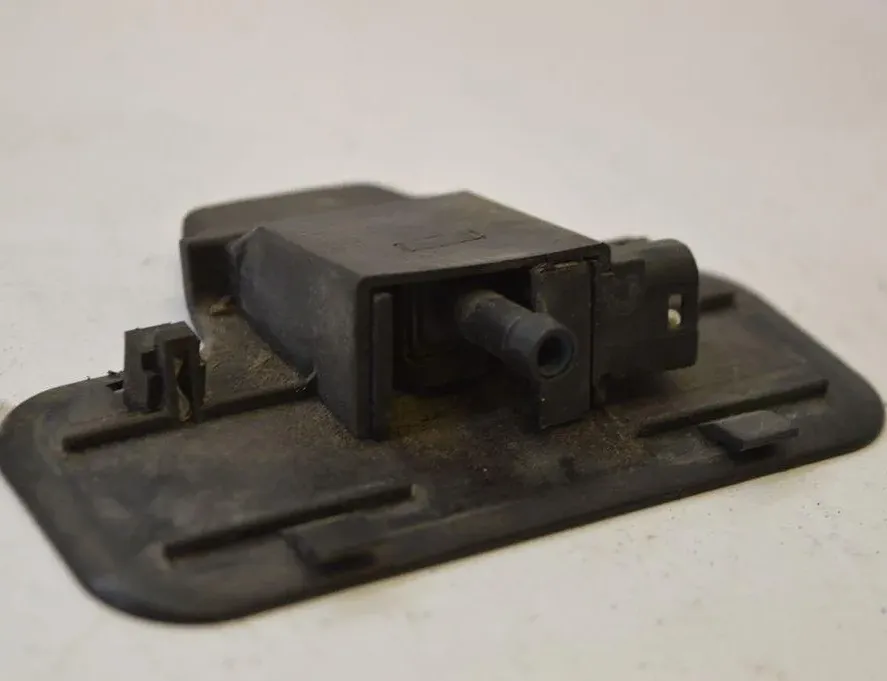 MERCEDES-BENZ E-Class W211/S211 (2002-2009) Dysza do szyby przedniej 2108602047 31903242