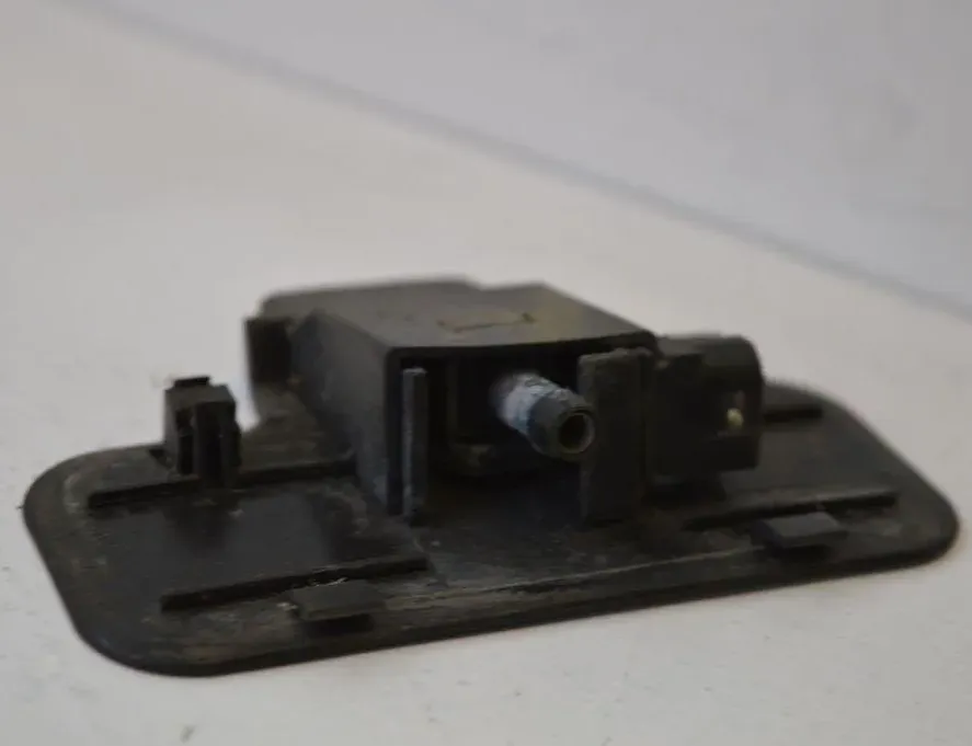 MERCEDES-BENZ E-Class W211/S211 (2002-2009) Dysza do szyby przedniej 2108602047 31903243