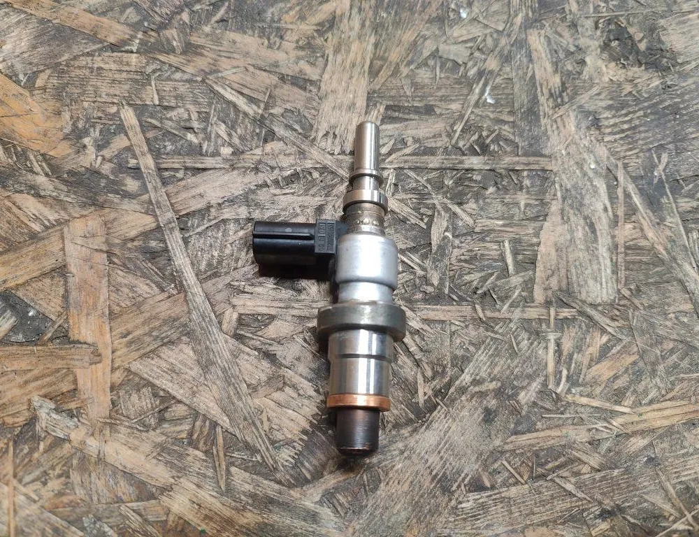 DACIA Logan 2 generation (2013-2020) Fuel Injector H8200769153,766475 34632012