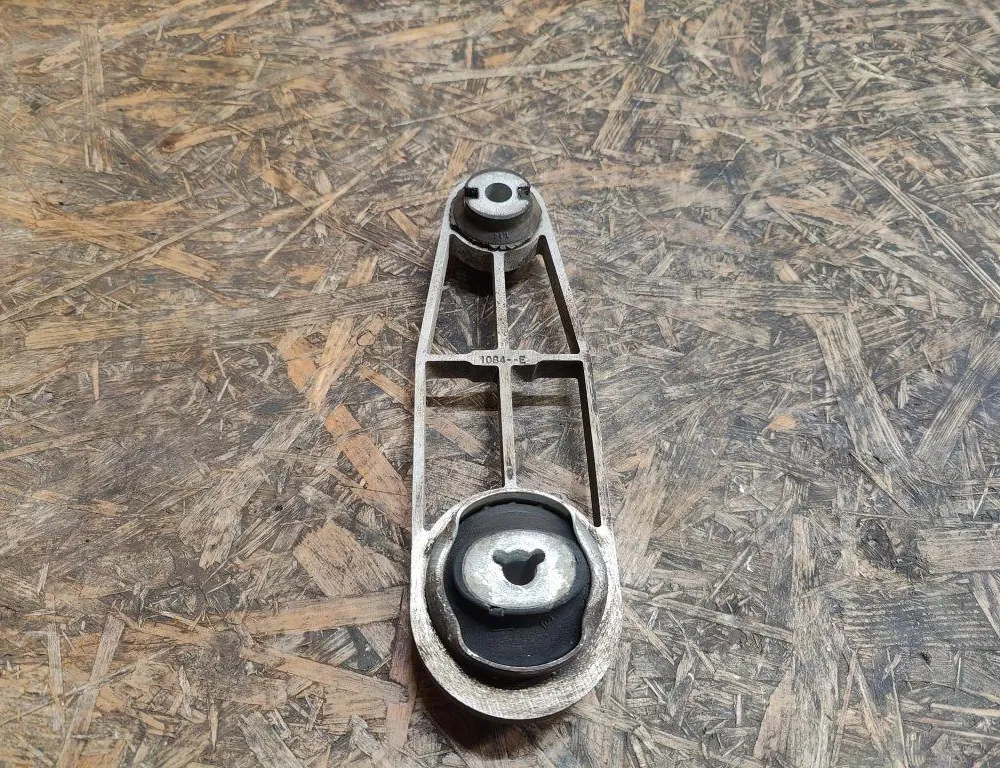 DACIA Logan 2 generation (2013-2020) Front engine mount 8200500928 34631839