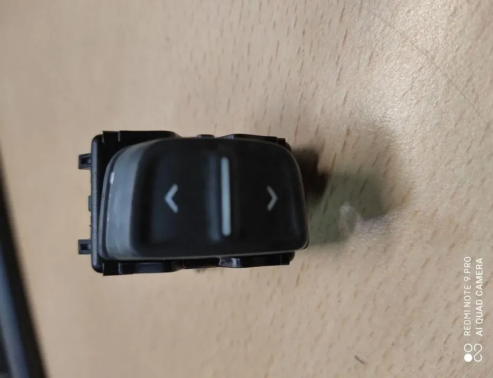 DACIA Sandero 2 generation (2013-2020) Przełącznik szyby przednich lewych drzwi 254214937R 34668507