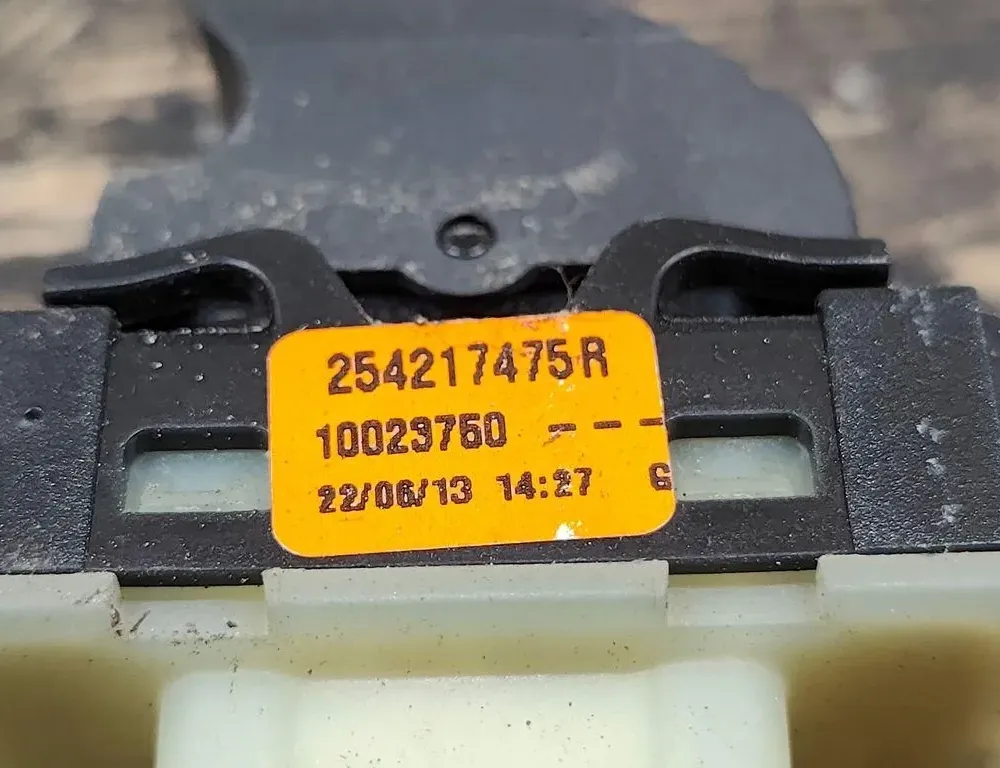 DACIA Duster 1 generation (2010-2017) Rear Right Door Window Control Switch 254217475R 34671970