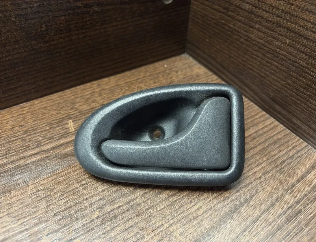 IVECO Daily 3 generation (1999-2006) Klamka do otwierania prawych przednich drzwi wewnętrznych 91127201,7700830078 32101263