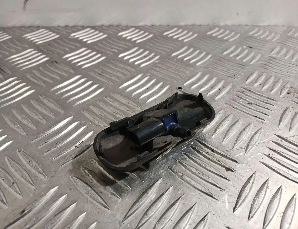 VOLKSWAGEN Touran 1 generation (2003-2015) Dysza do szyby przedniej 5M0955986C 34884994