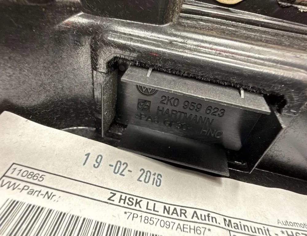 VOLKSWAGEN Touareg 2 generation (2010-2018) Pudełko na rękawiczki 7P1857097 34976108