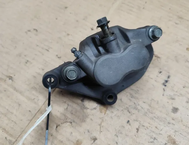 YAMAHA FZ Zacisk hamulca przedniego lewego, lewy 5VX2580T0000 33546299