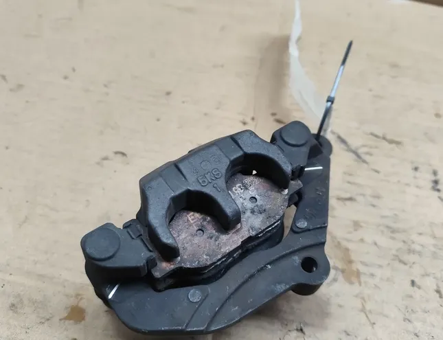 YAMAHA FZ Zacisk hamulca przedniego lewego, lewy 5VX2580T0000 33546299