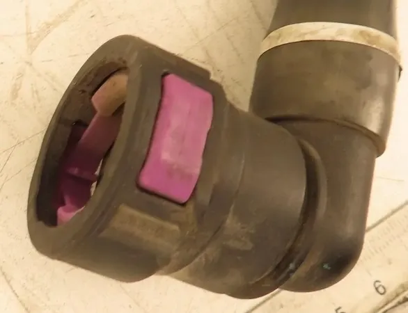 VOLVO FH II (2012-present) Rura paliwowa 21949994 29978330