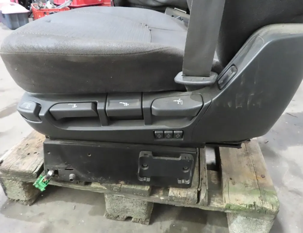 DAF XF (2012-present) Przednie lewe siedzenie 30913194