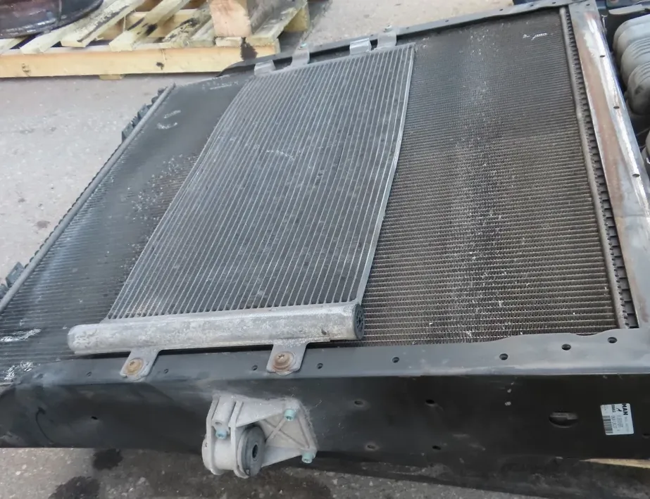 MAN TGX (2007-present) Chłodnica klimatyzacji 81.06100-6875 33505807