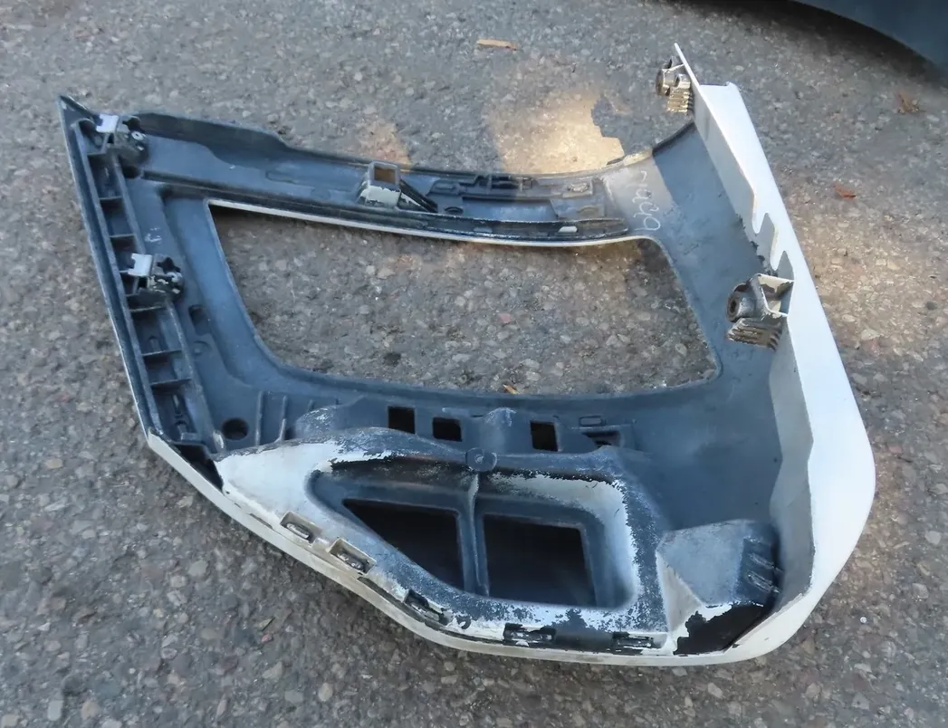 MAN TGX (2007-present) Osłona przedniego lewego reflektora 81.41610-6751 34801833