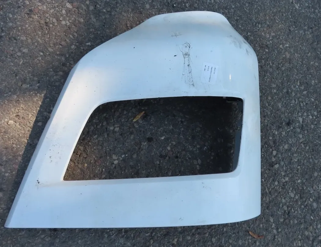 MAN TGX (2007-present) Osłona przedniego lewego reflektora 81.41610-6751 34801833