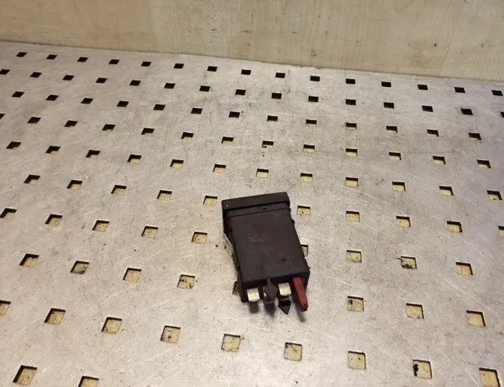 VOLKSWAGEN Passat B5 (1996-2005) Przełącznik ogrzewania siedzenia 3B0963563D 26093061