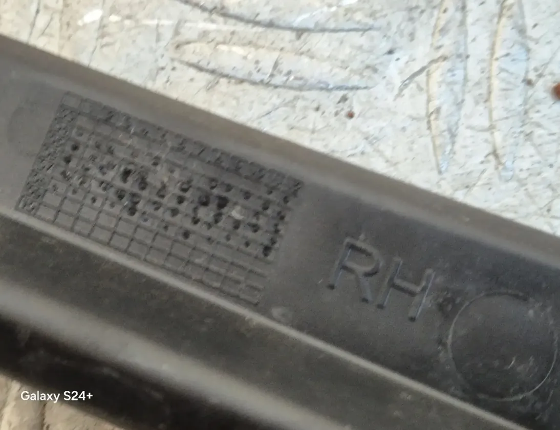 DACIA Sandero 1 generation (2008-2012) Front Wiper Cowl Trim 8200294316 28374553