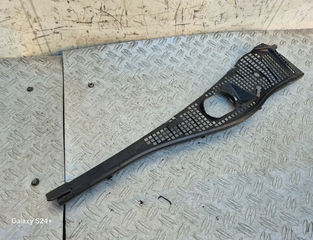 DACIA Sandero 1 generation (2008-2012) Front Wiper Cowl Trim 8200294316 28374553