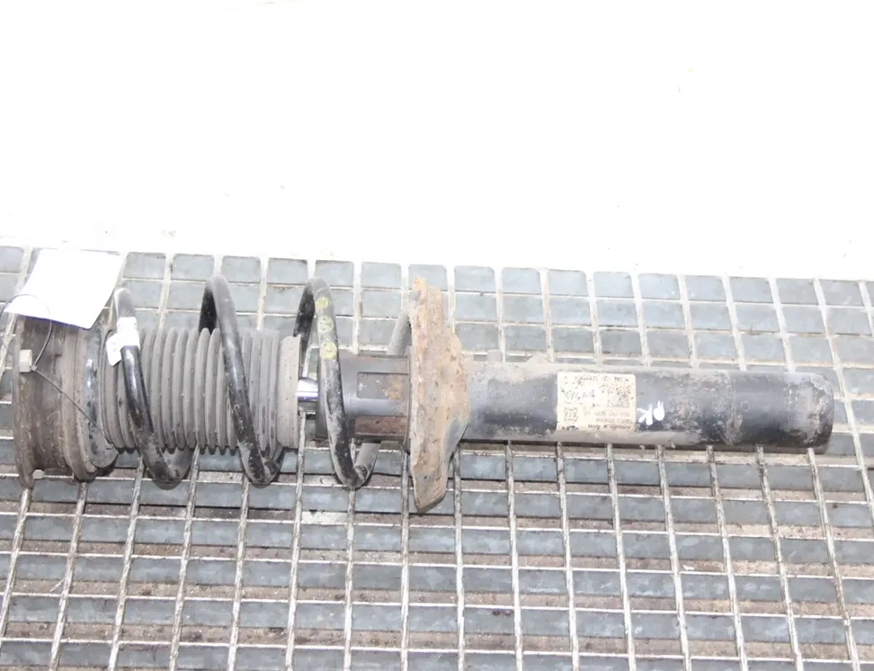 VOLKSWAGEN Passat B8 (2014-2023) Amortyzator przedni lewy 3Q0413031BN 22325327