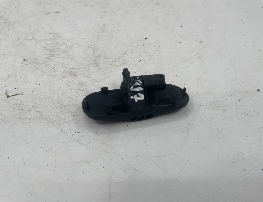 PORSCHE Cayenne 958 (2010-2018) Dysza do szyby przedniej 7P5955988 35033980