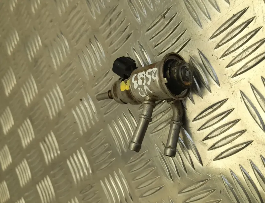 PEUGEOT 3008 2 generation (2017-2023) Fuel Injector 9842811780 23477677