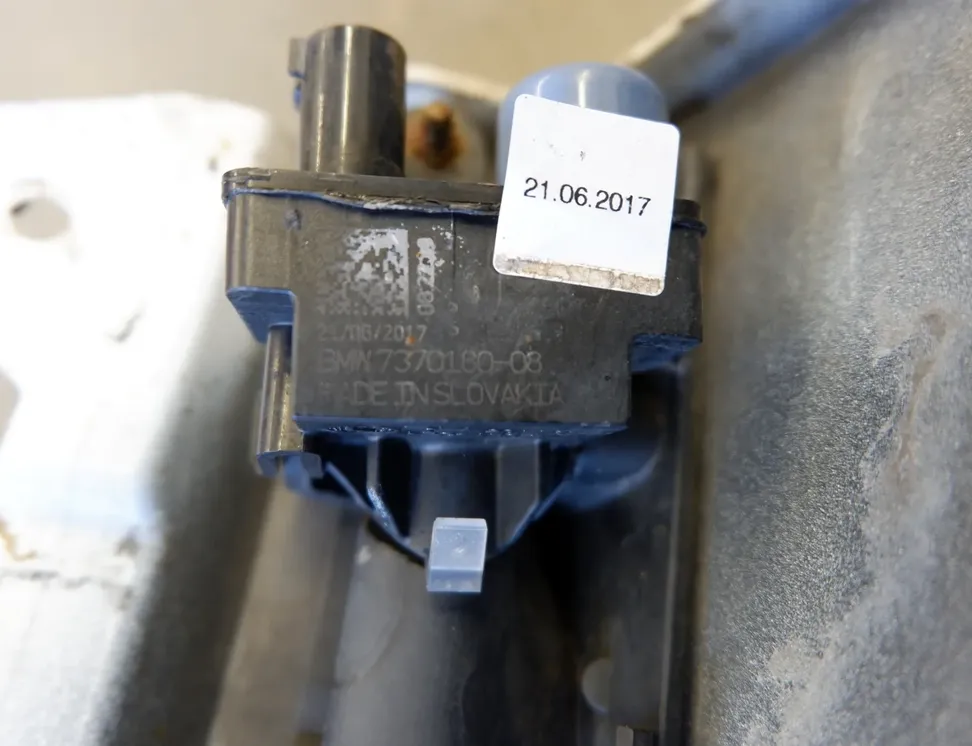 BMW 7 Series G11/G12 (2015-2023) Prawa plastikowa osłona listwy bocznej 8065170,8059980,7853912,7370180 35106403