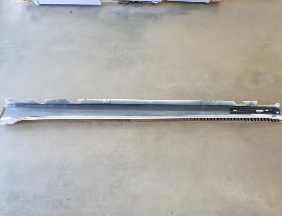 BMW 7 Series G11/G12 (2015-2023) Prawa plastikowa osłona listwy bocznej 8065170,8059980,7853912,7370180 35106403