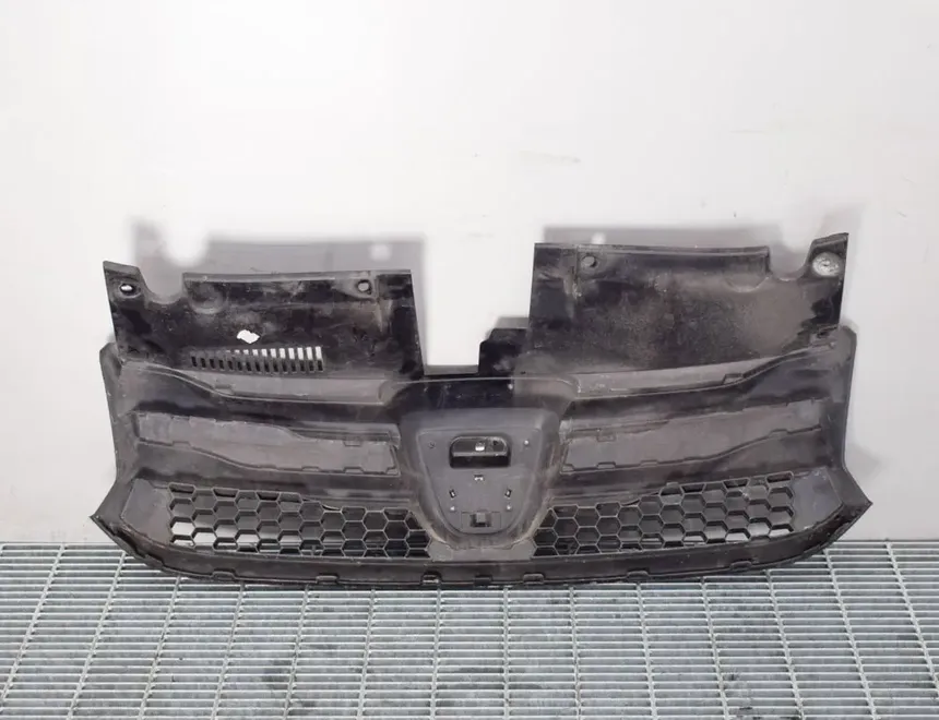 DACIA Sandero 2 generation (2013-2020) Przedni górny grill 623103971R 3073711