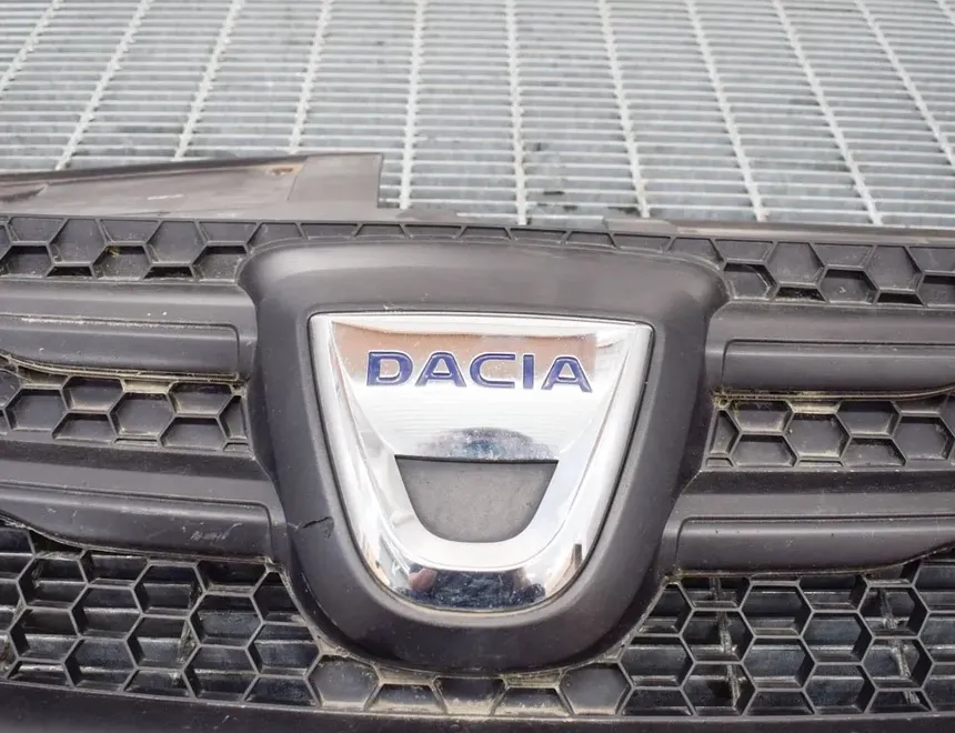 DACIA Sandero 2 generation (2013-2020) Przedni górny grill 623103971R 3073711