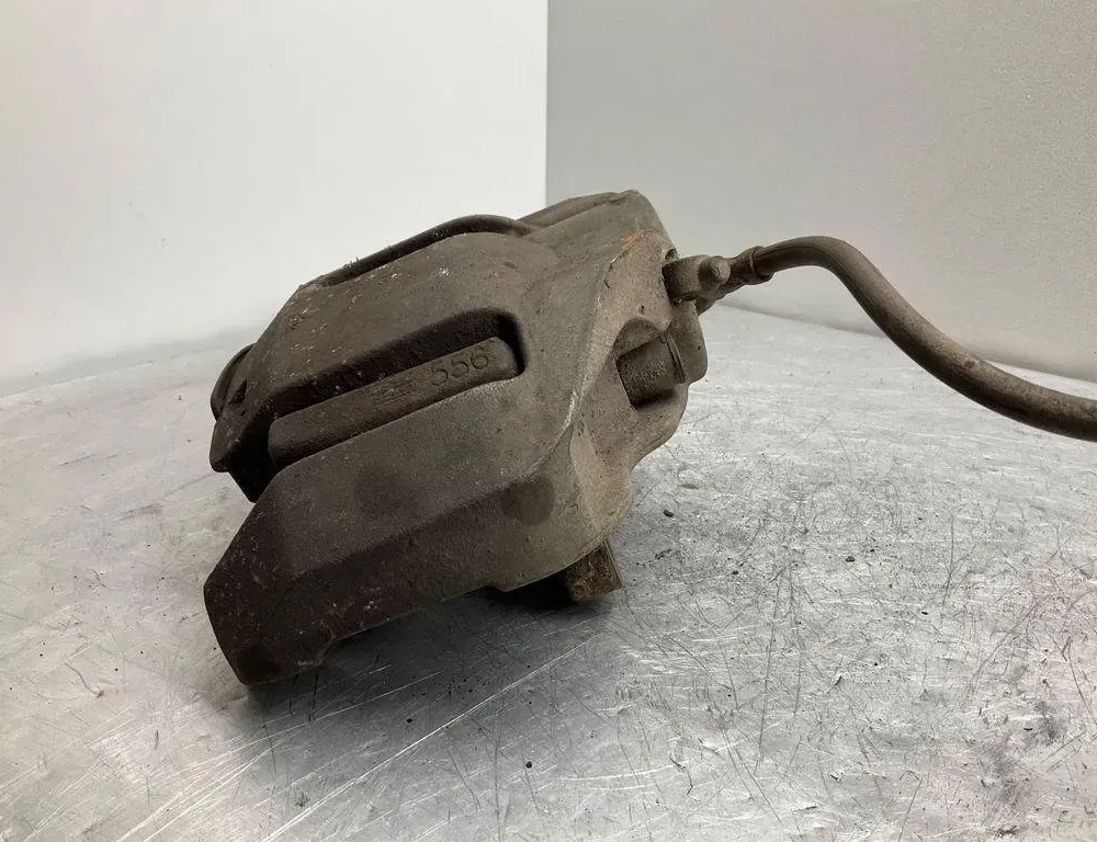 BMW 5 Series E60/E61 (2003-2010) Zacisk hamulca przedniego prawego 6030348 30401088