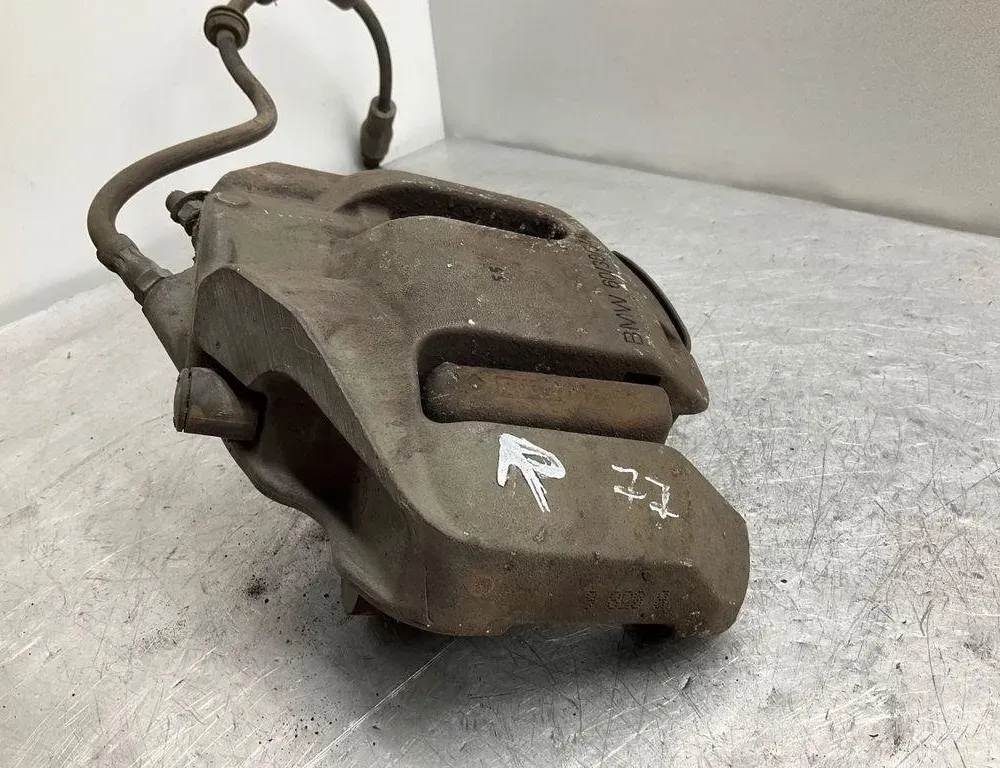 BMW 5 Series E60/E61 (2003-2010) Zacisk hamulca przedniego prawego 6030348 30401088