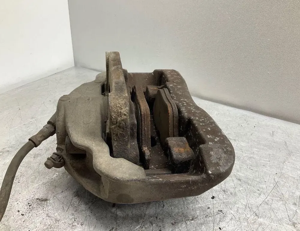 BMW 5 Series E60/E61 (2003-2010) Zacisk hamulca przedniego prawego 6030348 30401088